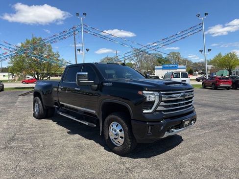 Used 2025 Chevrolet Silverado 3500 High Country w/ Technology Package AWD/4WD image 24