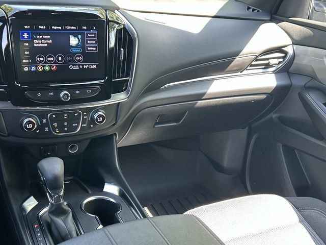 Used 2023 Chevrolet Traverse LT FWD image 26