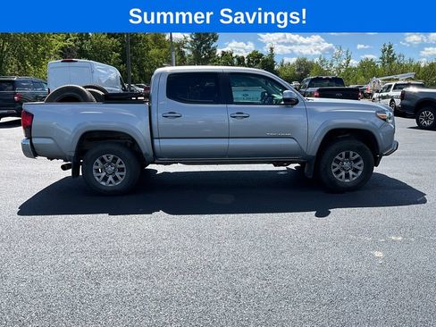 Used 2018 Toyota Tacoma SR5 AWD/4WD image 8
