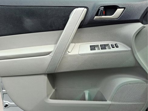 Used 2011 Toyota Highlander 4WD image 13