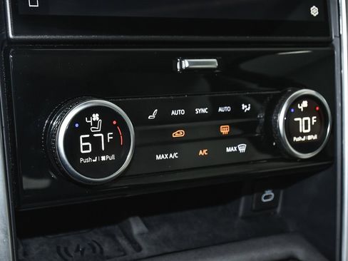 Used 2025 Land Rover Discovery S image 31