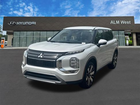 Used 2025 Mitsubishi Outlander SE FWD image 1