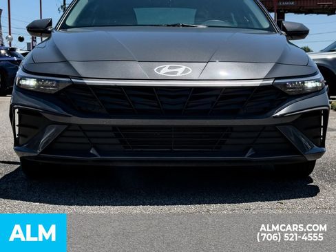 Used 2024 Hyundai Elantra SE FWD image 6