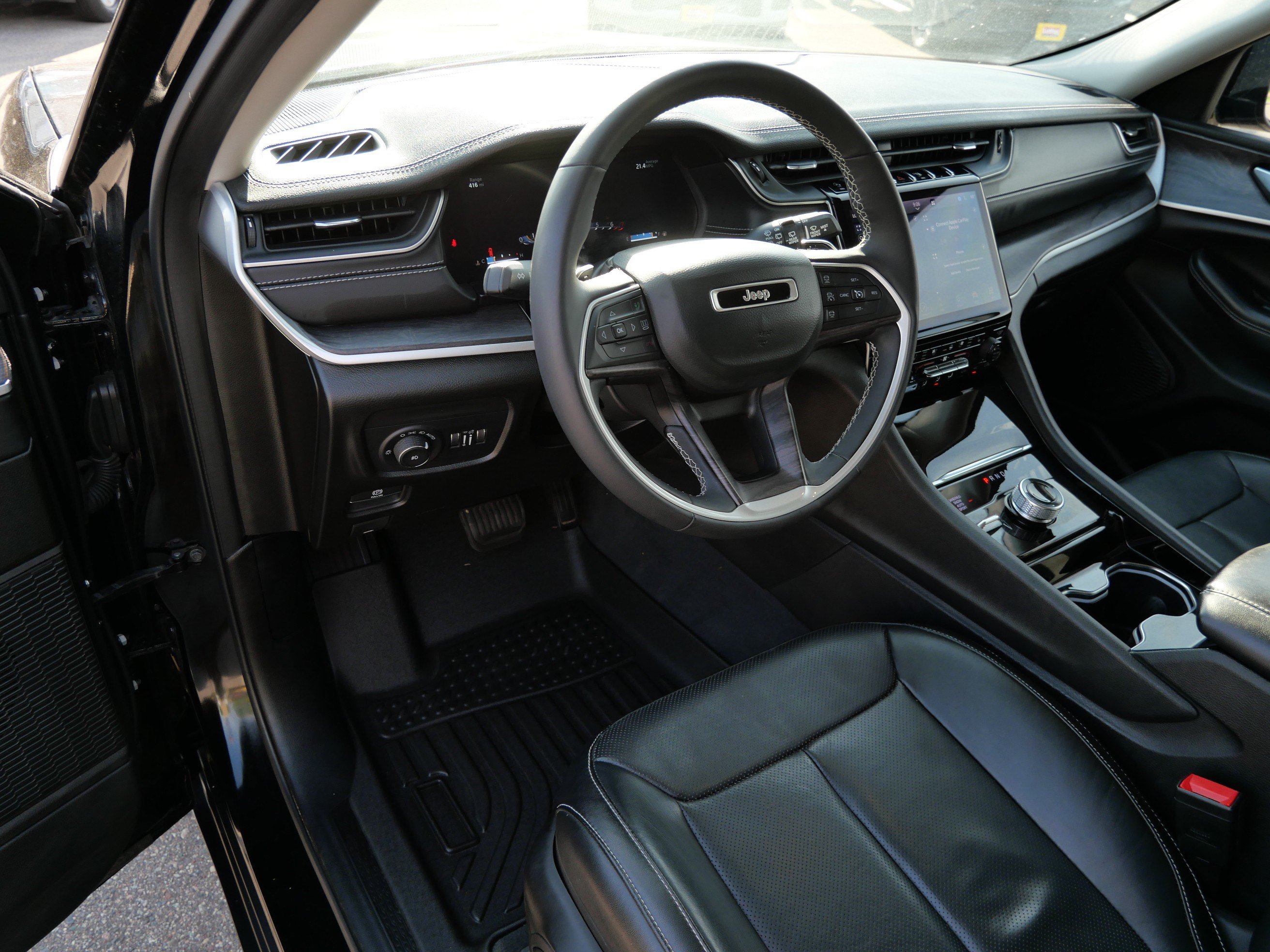 Used 2023 Jeep Grand Cherokee Limited w/ Luxury Tech Group II AWD/4WD image 19