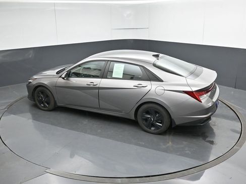 Used 2022 Hyundai Elantra Blue image 47