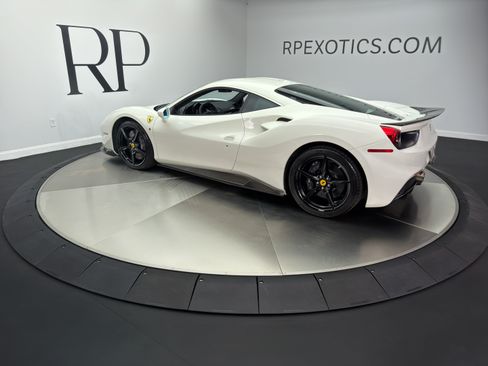 Used 2019 Ferrari 488 GTB RWD image 11