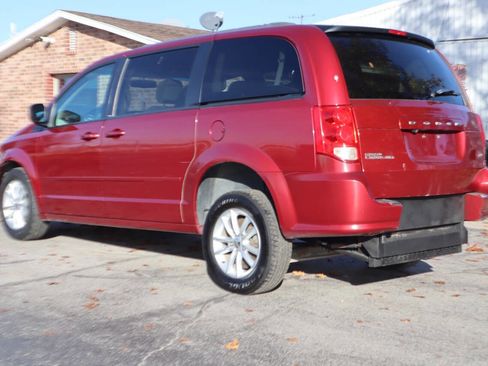 Used 2014 Dodge Grand Caravan SXT w/ UConnect Hands-Free Group image 2