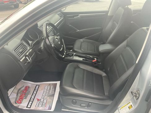 Used 2017 Volkswagen Passat 1.8T SE FWD image 10