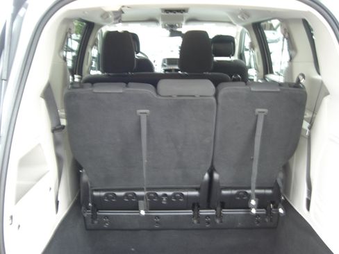 Used 2019 Dodge Grand Caravan SE image 11