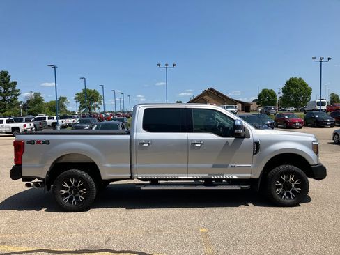 Used 2019 Ford F350 XLT w/ XLT Premium Package AWD/4WD image 4