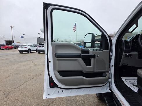 Used 2021 Ford F450 XL w/ Power Equipment Group image 18