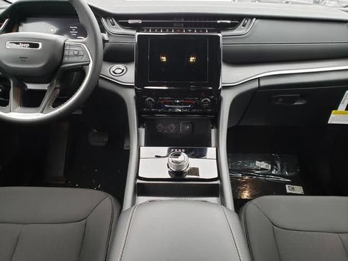 New 2025 Jeep Grand Cherokee L Laredo AWD/4WD image 9