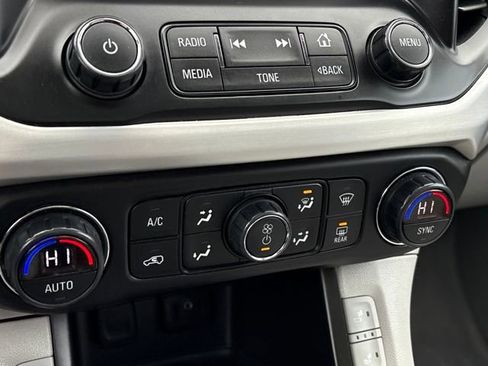 Used 2019 GMC Acadia SLT image 17