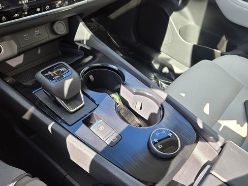 Used 2023 Nissan Rogue SV w/ SV Premium Package image 28