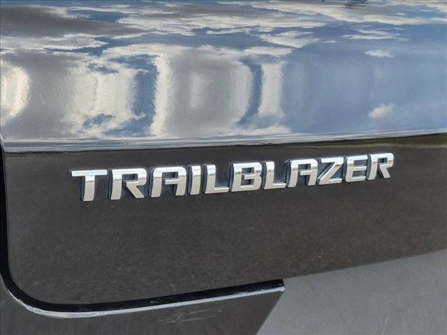 Used 2022 Chevrolet TrailBlazer LT FWD image 23
