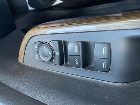 Used 2019 GMC Acadia SLE FWD image 26