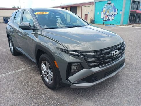 Used 2025 Hyundai Tucson SE FWD image 1