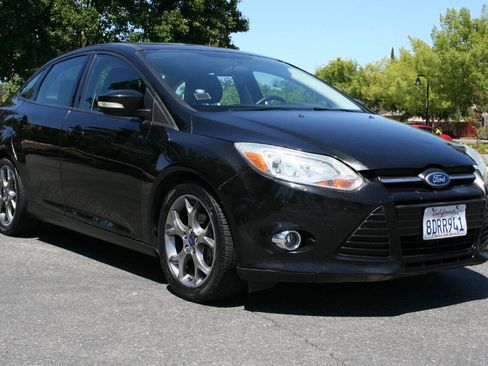 Used 2014 Ford Focus SE w/ Equipment Group 201A FWD image 1