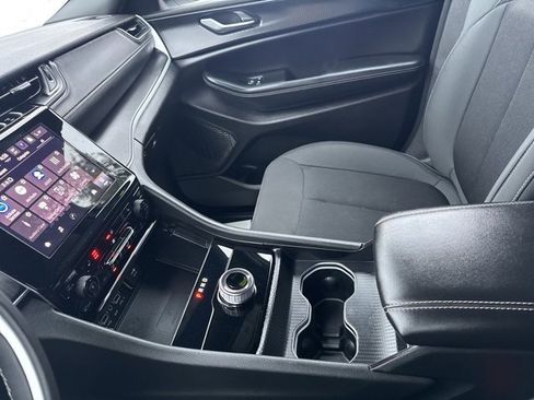 Certified 2025 Jeep Grand Cherokee Laredo w/ Luxury Tech Group I image 27