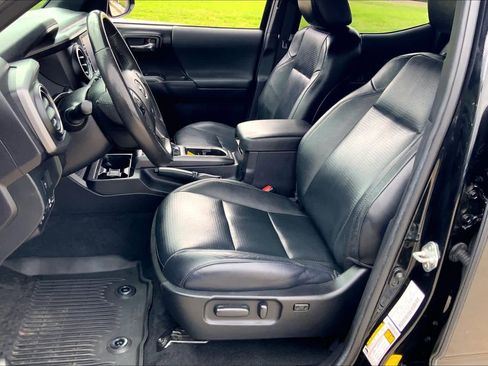 Used 2021 Toyota Tacoma TRD Off-Road w/ TRD Premium Off Road Package image 8