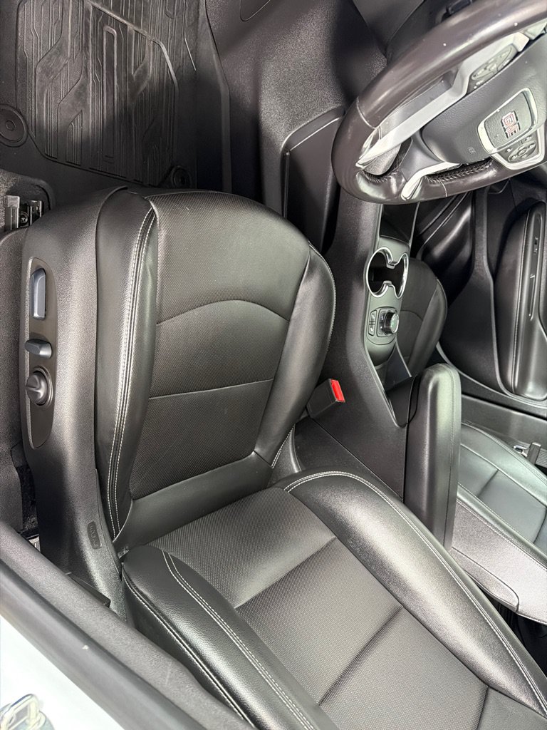Used 2022 GMC Terrain SLT w/ LPO, Floor Liner Package FWD image 10