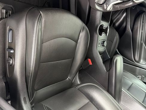 Used 2022 GMC Terrain SLT w/ LPO, Floor Liner Package FWD image 10
