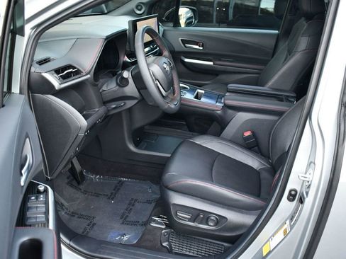 Used 2025 Toyota Sienna XSE image 16