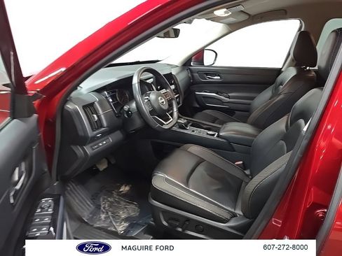 Used 2023 Nissan Pathfinder SL w/ Lighting Package (N92) AWD/4WD image 31