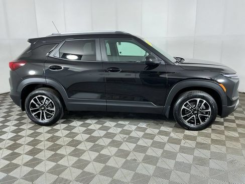 Used 2024 Chevrolet TrailBlazer LT w/ LT Cold Weather Package AWD/4WD image 17