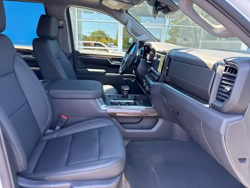 Used 2026 Chevrolet Silverado 1500 LT Trail Boss w/ LT Trail Boss Premium Package AWD/4WD image 4