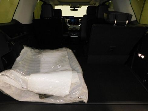 New 2025 Ford Expedition Platinum image 16