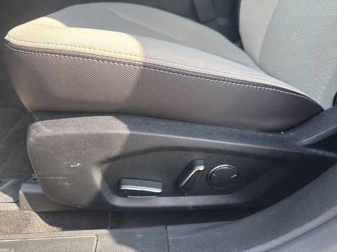 Used 2020 Ford Fusion SE w/ Equipment Group 151A FWD image 9