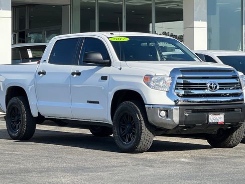Used 2016 Toyota Tundra SR5 w/ SR5 Upgrade Package AWD/4WD image 2