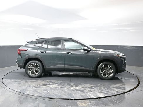 New 2026 Chevrolet Trax LT image 2