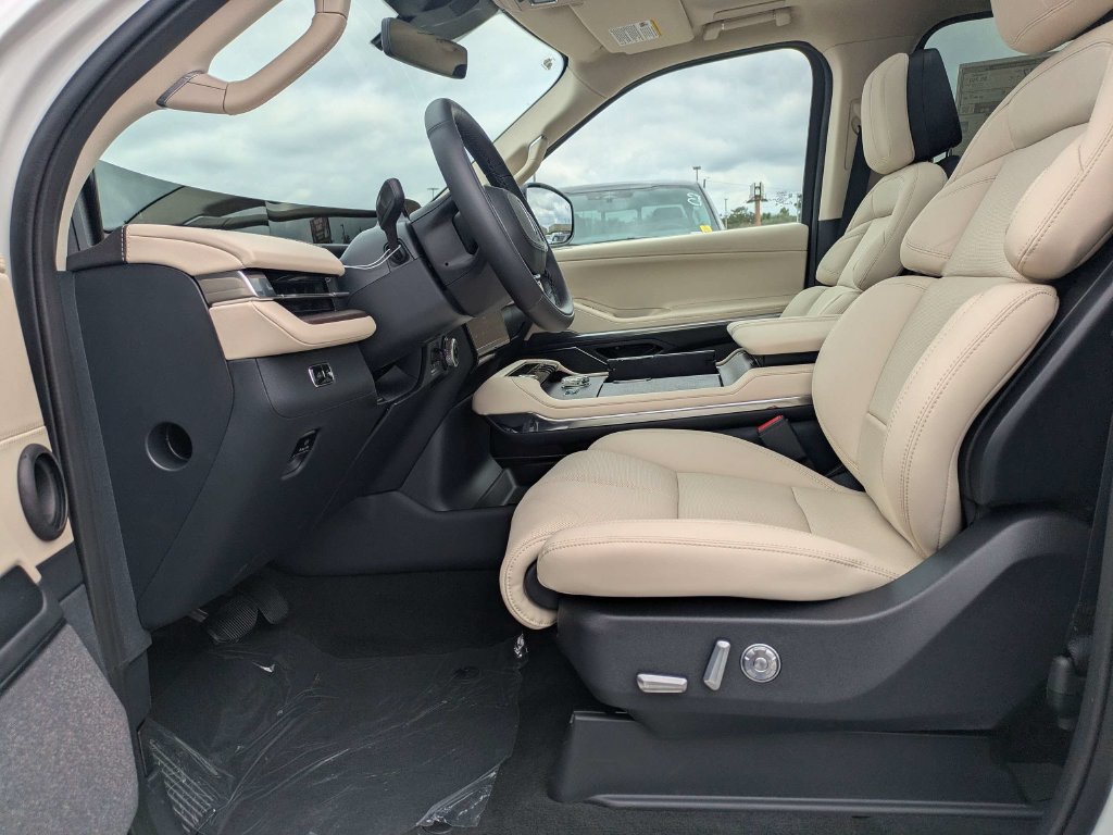 New 2027 Lincoln Navigator Reserve AWD/4WD image 24