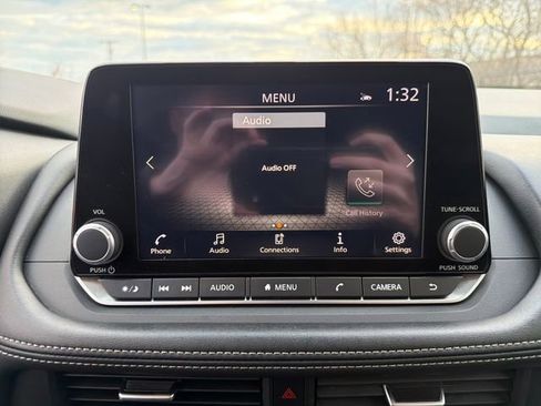 Used 2025 Nissan Rogue SV image 32