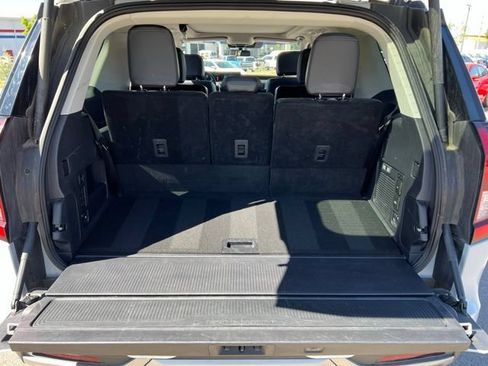 Used 2025 Ford Expedition Platinum AWD/4WD image 17