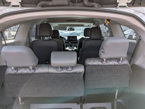 Used 2023 Toyota Sienna XLE image 17