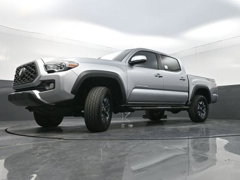 Used 2022 Toyota Tacoma TRD Off-Road w/ Technology Package image 26