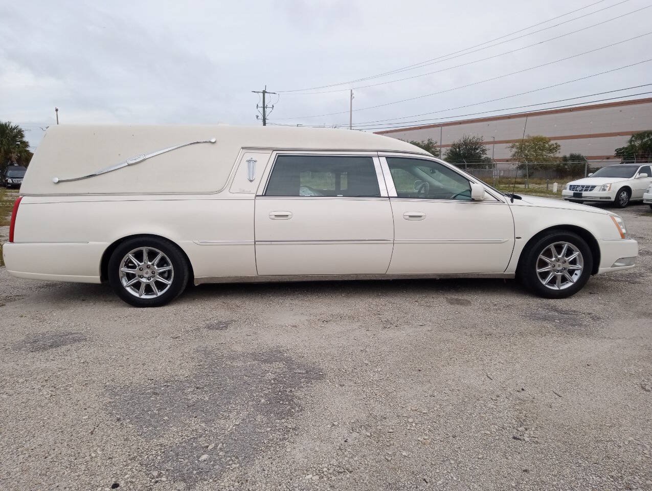 Used 2011 Cadillac DTS Limousine FWD image 4