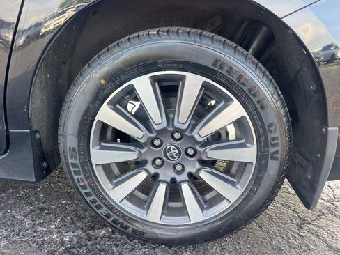 Used 2020 Toyota Sienna XLE AWD/4WD image 36