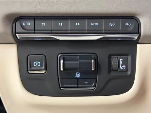 Used 2025 Cadillac Escalade ESV Sport Platinum w/ LPO, ONYX Package AWD/4WD image 24