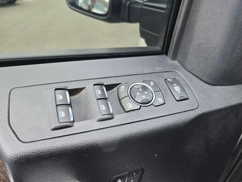 Used 2019 Ford F350 Lariat image 28