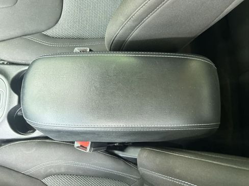 Used 2021 Jeep Cherokee Latitude FWD image 21