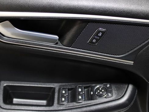 Used 2022 Ford Edge SEL image 16