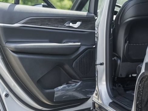New 2026 Jeep Grand Cherokee L 4WD image 43