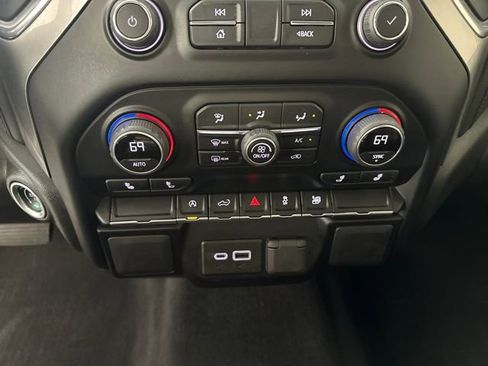 Used 2021 Chevrolet Silverado 1500 LT image 24
