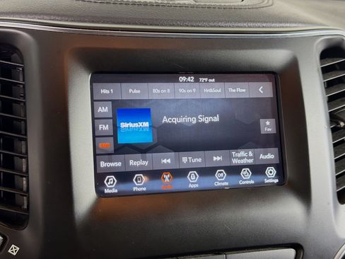 Used 2019 Jeep Cherokee Latitude Plus w/ Cold Weather Group AWD/4WD image 21