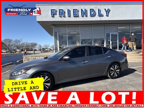 Used 2022 Nissan Altima 2.5 SV w/ SV Premium Package image 2