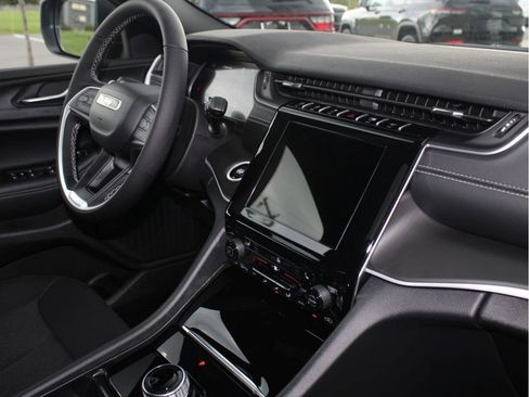 New 2025 Jeep Grand Cherokee Laredo X w/ Luxury Tech Group I image 31